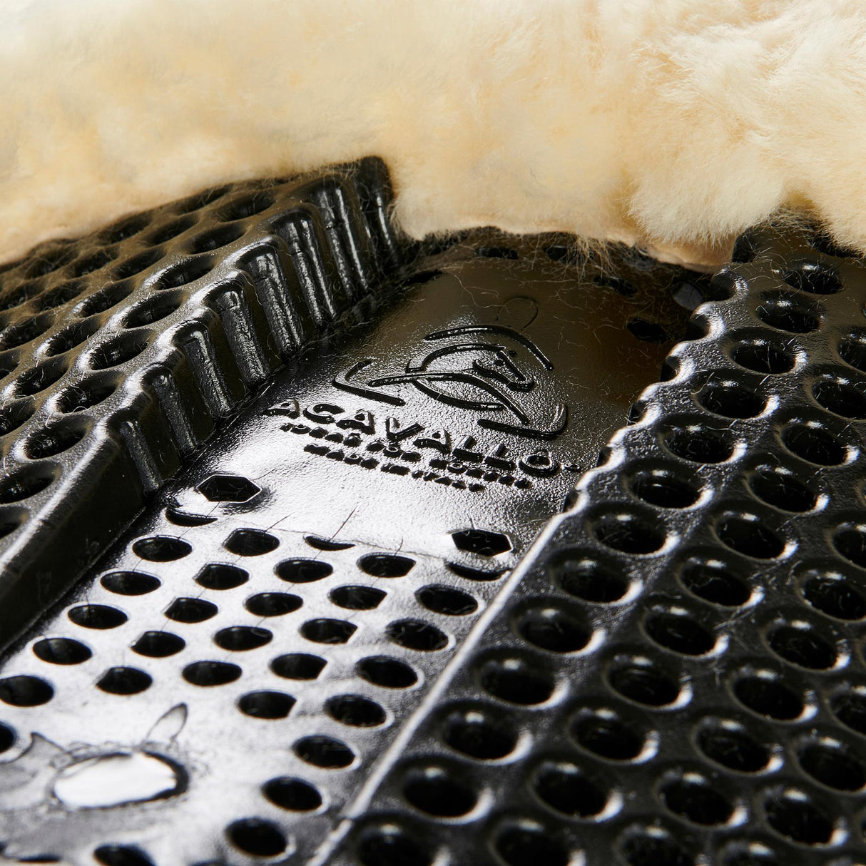 Acavallo Gel Ns-S Classic-S Cut-Out Rear Riser #colour_black-natural