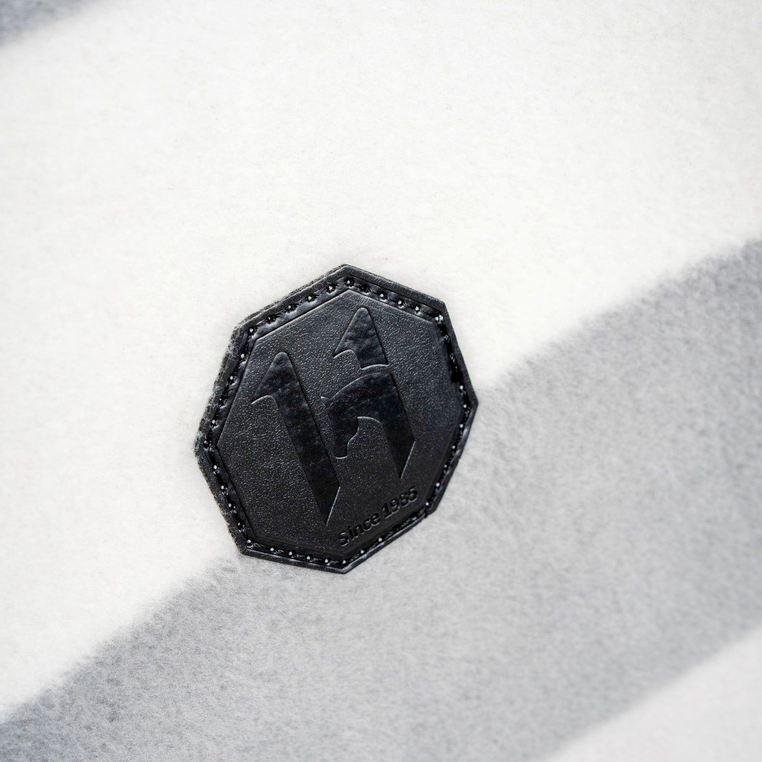 Horseware Ireland Newmarket Fleece Blanket #colour_whitney-charcoal