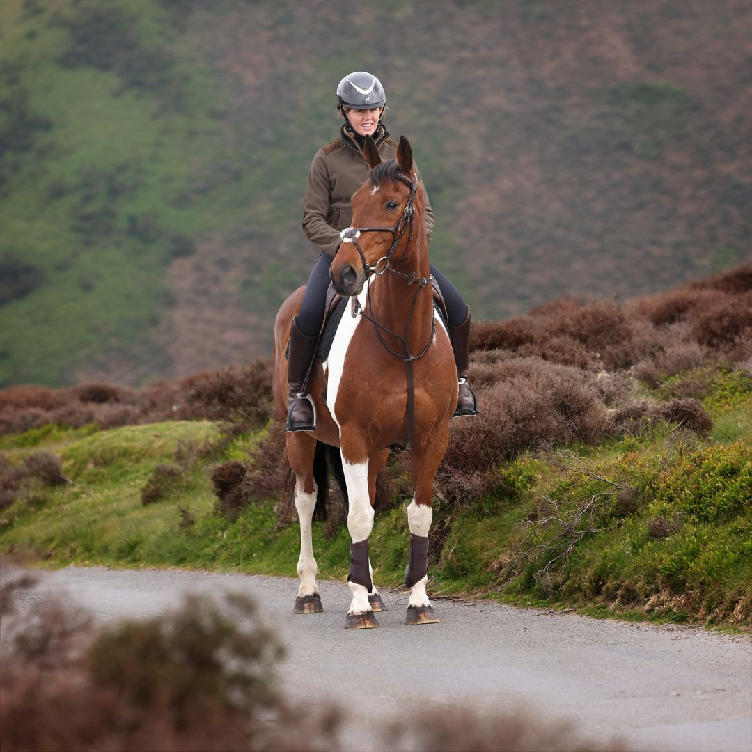 Shires Aubrion Heritage Unisex Quarter Zip Fleece #colour-dark-olive
