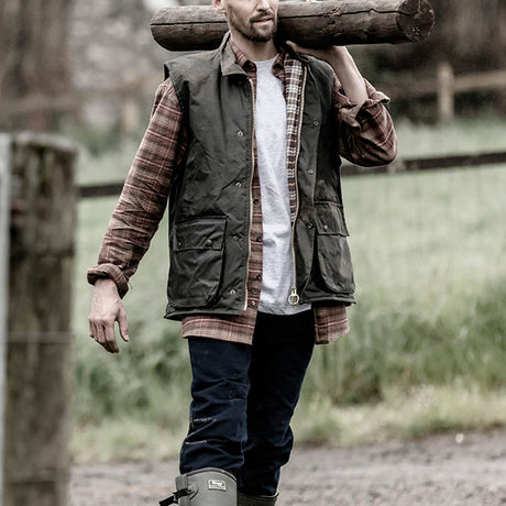 Hoggs of Fife Men's Padded Waxed Waistcoat #colour_olive